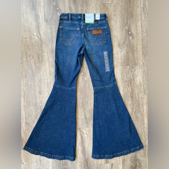 NWT 25x34 Wrangler Retro High Rise Trumpet Flare Jeans in Jenna - Picture 5 of 16